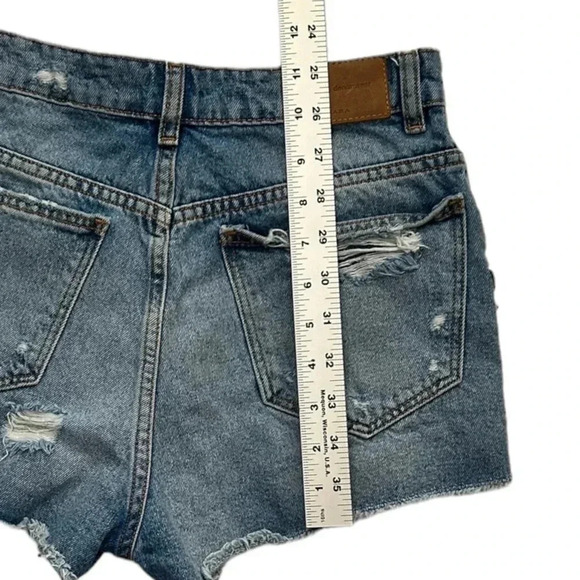 ZARA Trafaluc Denimwear Shorts Rose Applique sz 0 Distressed Cut-off Button Fly - Picture 7 of 9